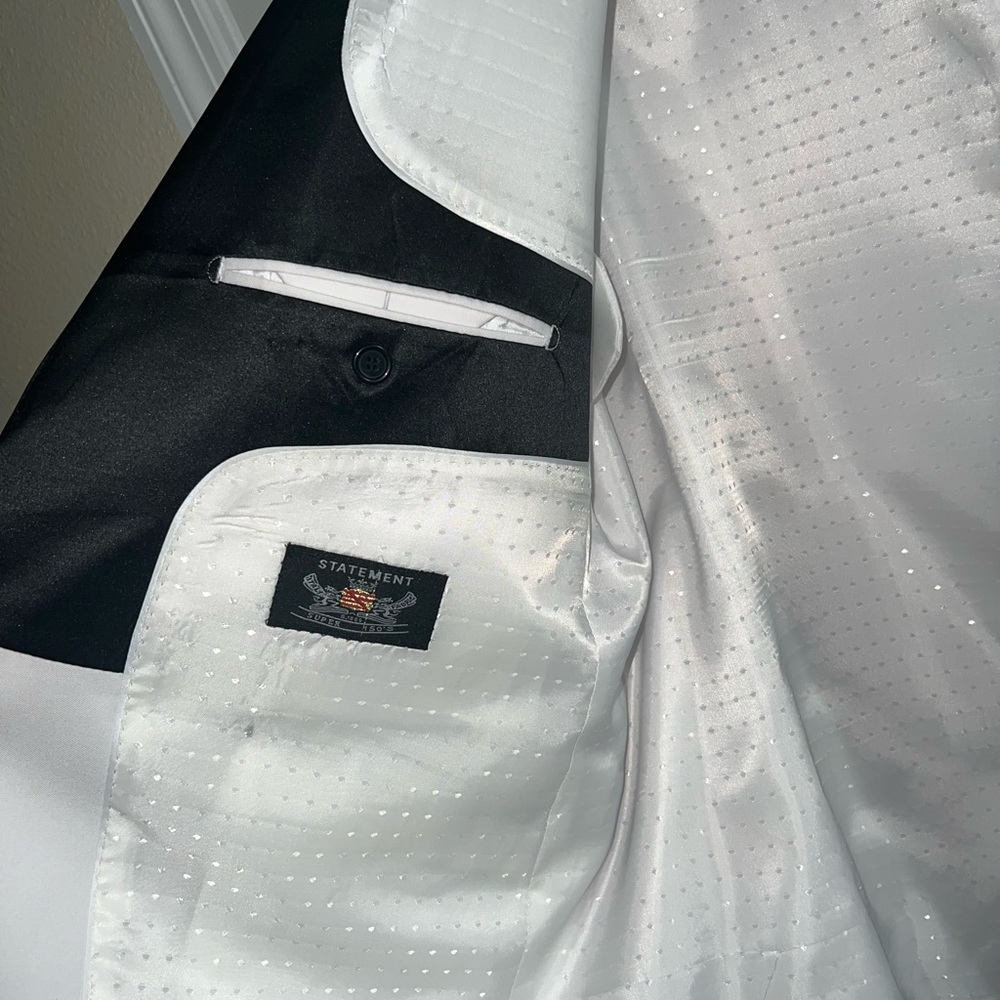 Men's Suite - Picture 2 of 13